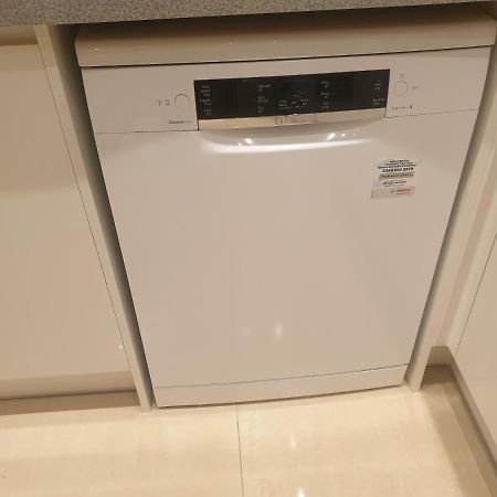 London Luxury 3 Bedroom 2 Bathrooms Flat 1 Min To Redbridge Station Free Parking & Wifi Wanstead Екстериор снимка