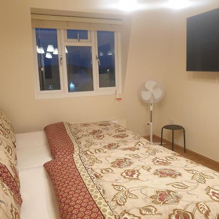 London Luxury 3 Bedroom 2 Bathrooms Flat 1 Min To Redbridge Station Free Parking & Wifi Wanstead Екстериор снимка