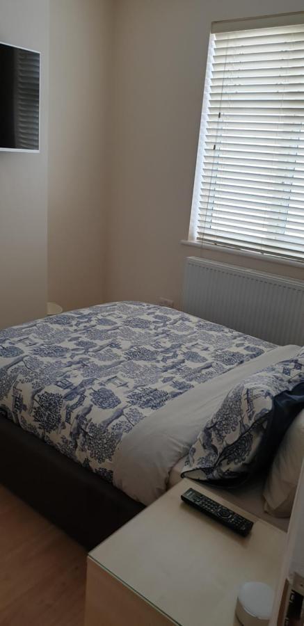 London Luxury 3 Bedroom 2 Bathrooms Flat 1 Min To Redbridge Station Free Parking & Wifi Wanstead Екстериор снимка