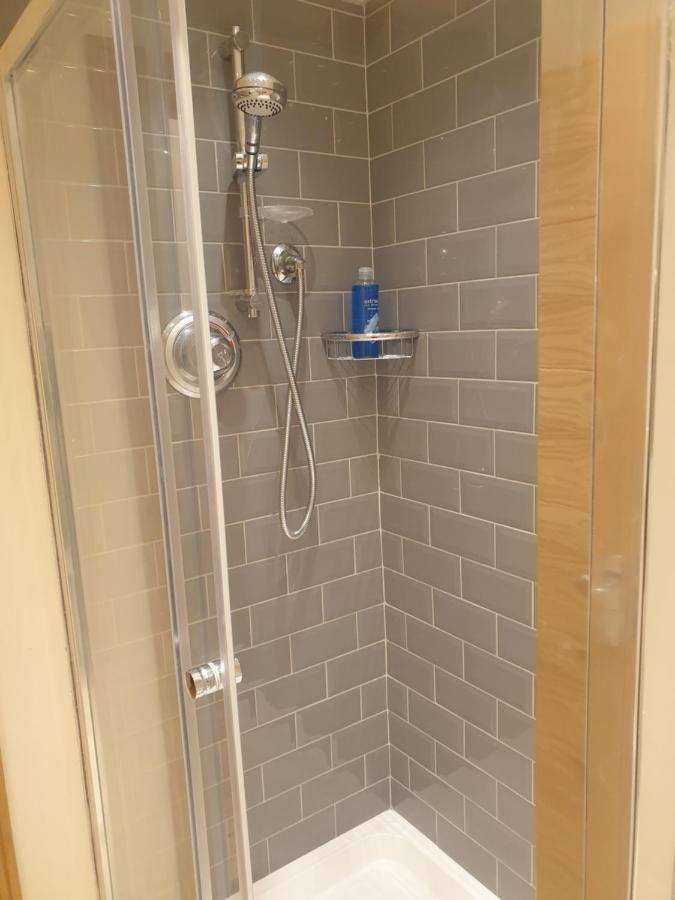 London Luxury 3 Bedroom 2 Bathrooms Flat 1 Min To Redbridge Station Free Parking & Wifi Wanstead Екстериор снимка