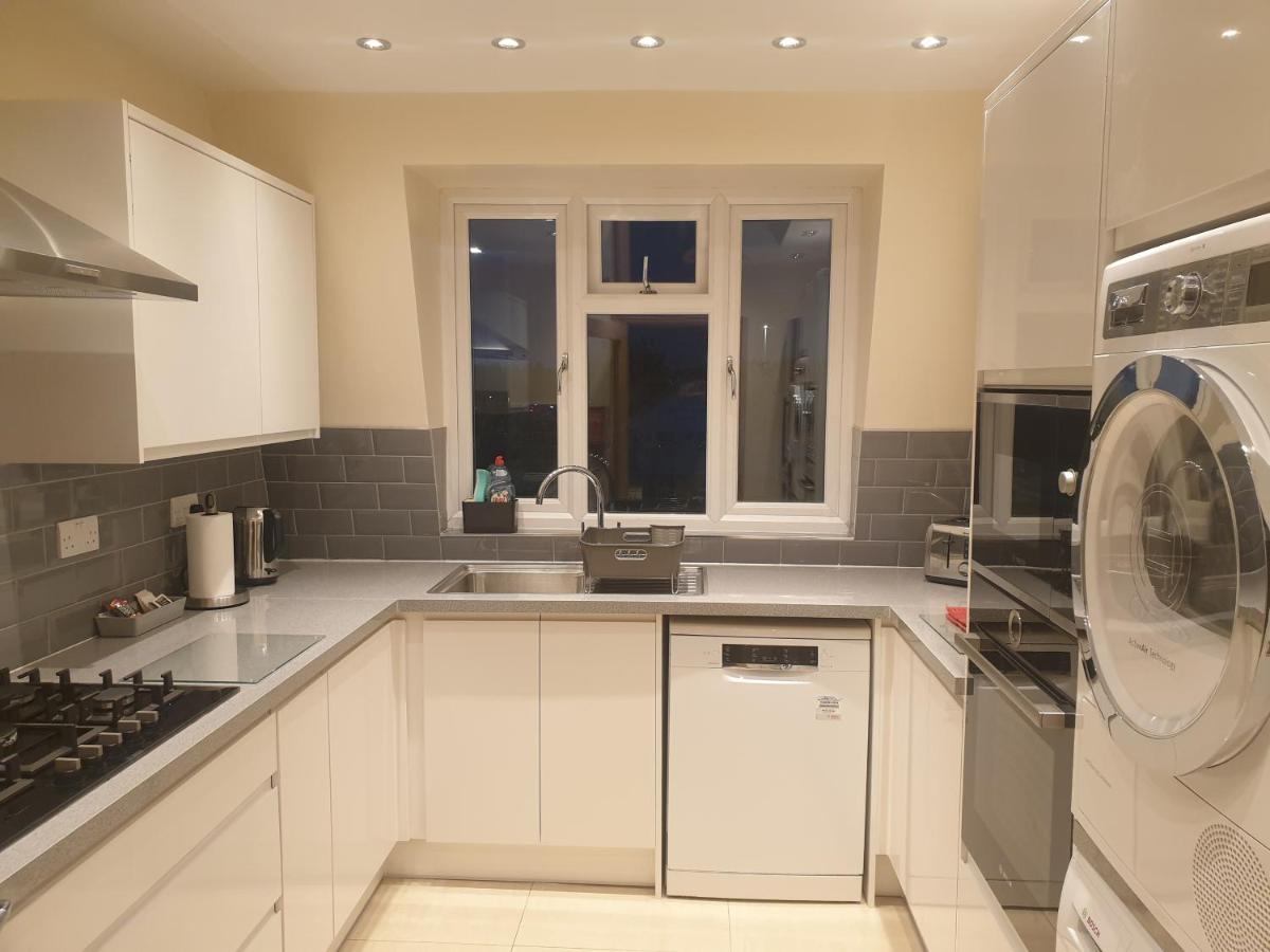 London Luxury 3 Bedroom 2 Bathrooms Flat 1 Min To Redbridge Station Free Parking & Wifi Wanstead Екстериор снимка