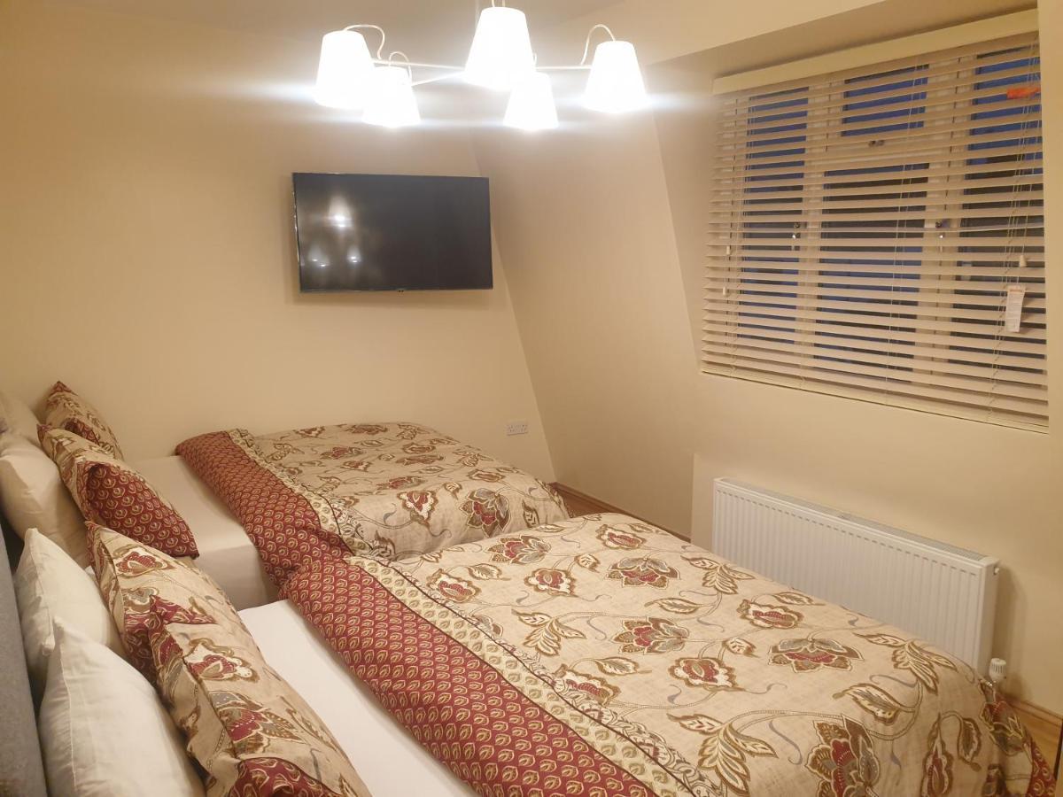 London Luxury 3 Bedroom 2 Bathrooms Flat 1 Min To Redbridge Station Free Parking & Wifi Wanstead Екстериор снимка