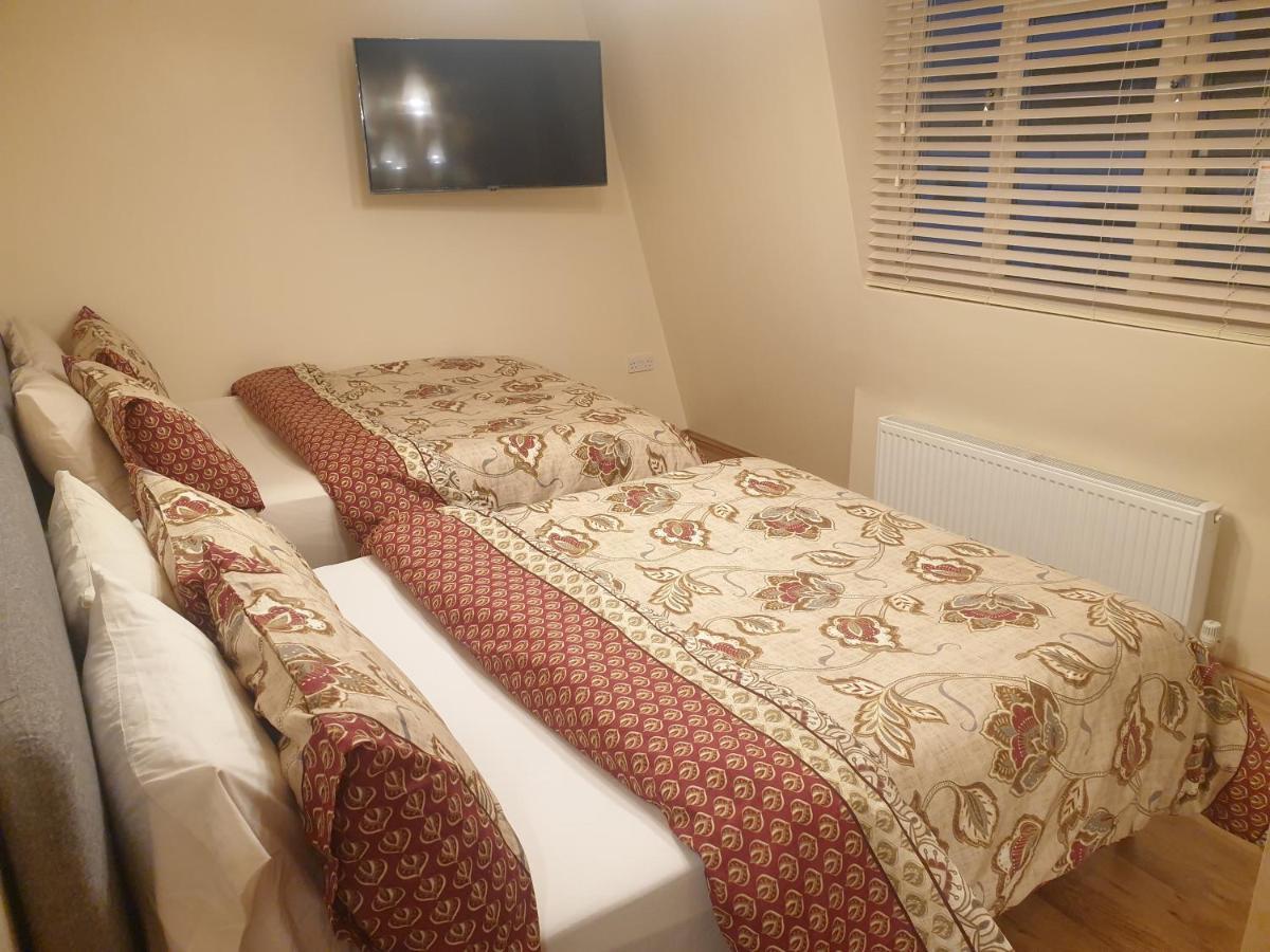London Luxury 3 Bedroom 2 Bathrooms Flat 1 Min To Redbridge Station Free Parking & Wifi Wanstead Екстериор снимка