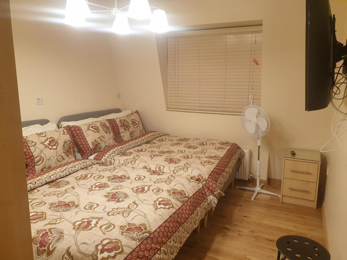 London Luxury 3 Bedroom 2 Bathrooms Flat 1 Min To Redbridge Station Free Parking & Wifi Wanstead Екстериор снимка